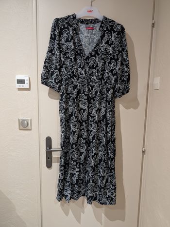 Robe noire et blanche