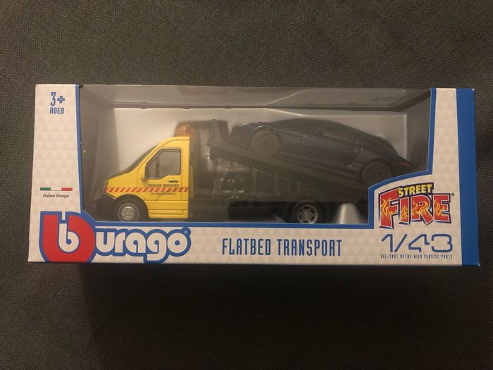 Miniature burago dépanneuse et jaguar F type