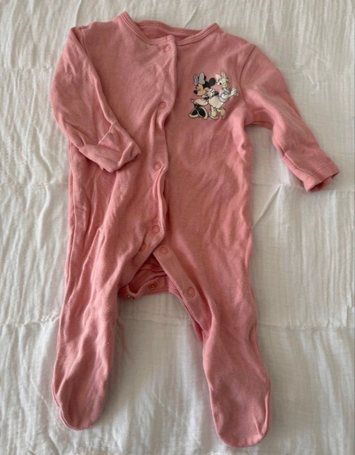 Lot de Pyjamas - Disney Baby - Primark - excellent  état - 1 mois - photo numéro 4