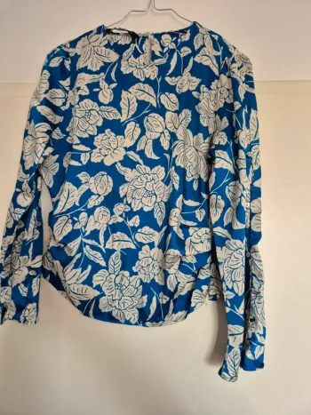 Blouse fleurie bleue et blanche Zara XS