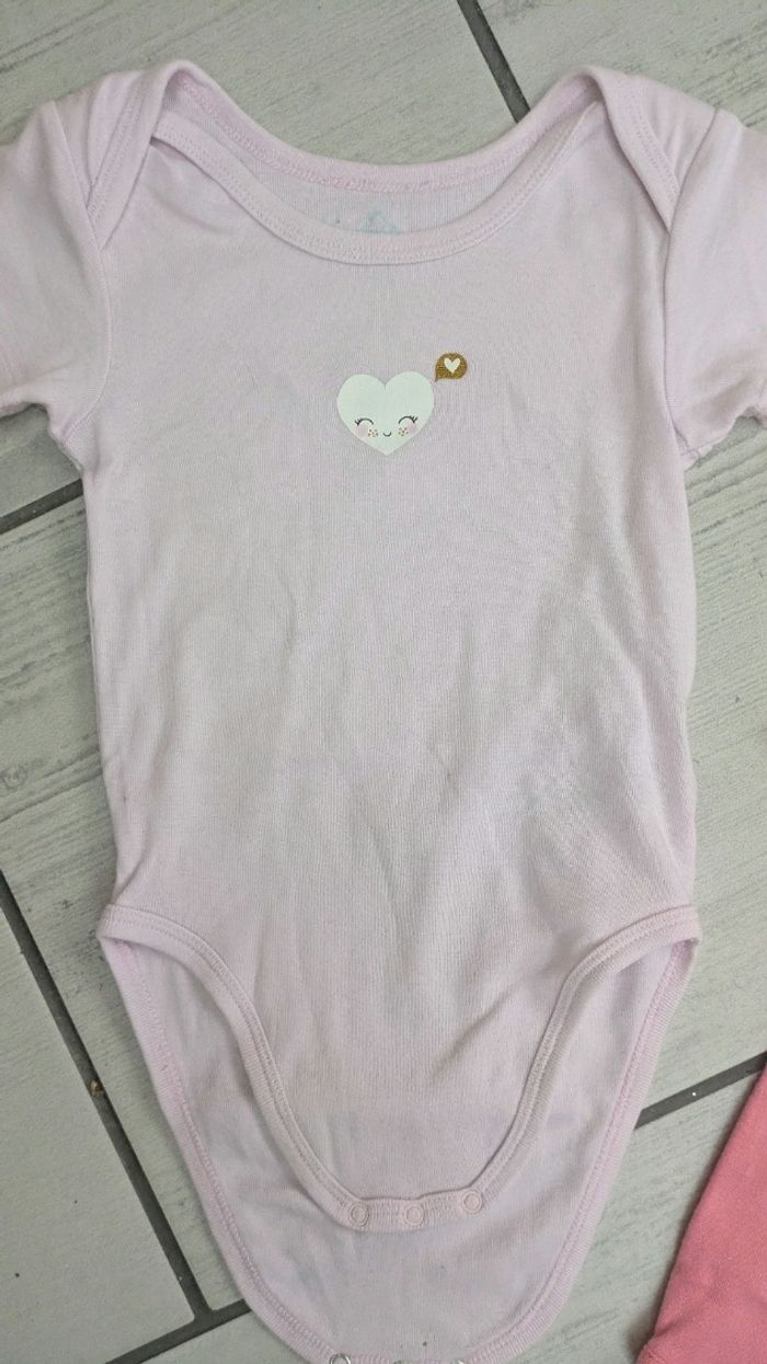 Lot bodies fille 3 ans - photo numéro 2