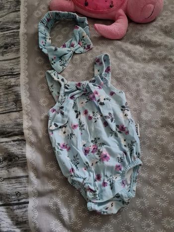 Barboteuse avec nœud fleurie 3/6 mois