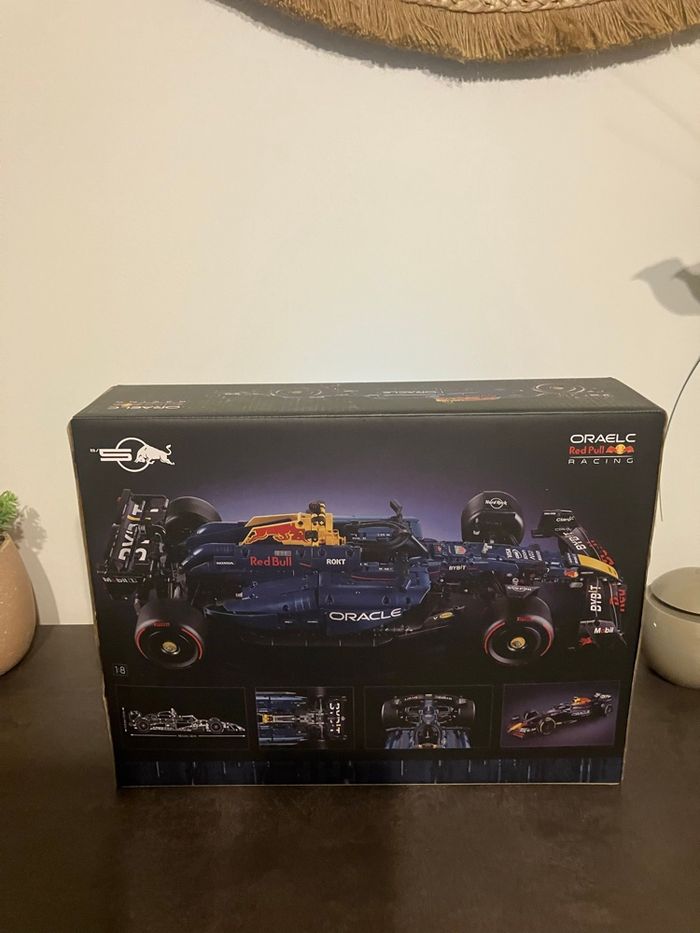 Red bull  f1 lego neuf pas déballé - photo numéro 2