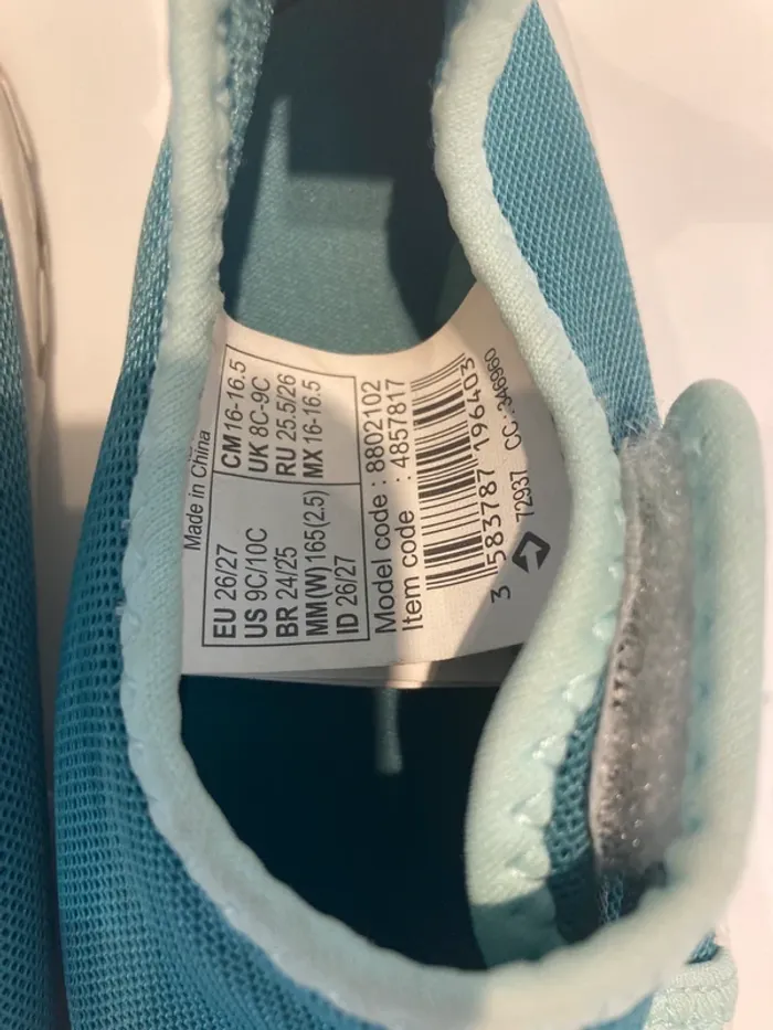 Chausson pour piscine ou gymnastique fermeture velcro - très peu servi couleur turquoise - photo numéro 2