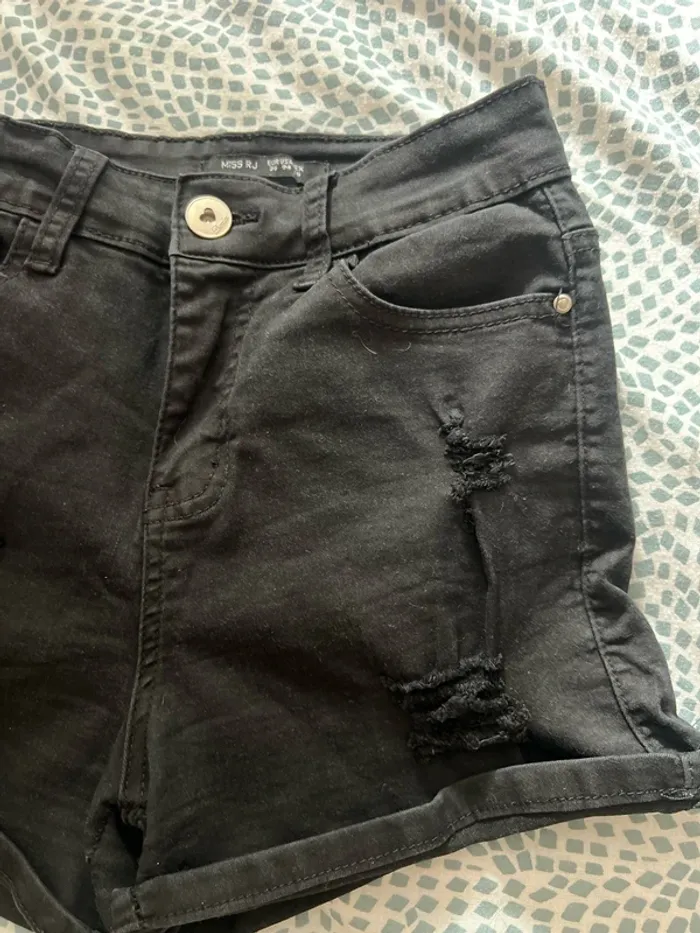 Short noir taille 36 destroy - photo numéro 2