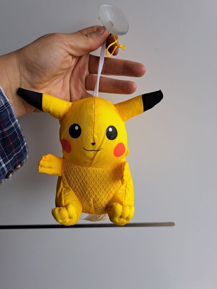Peluche pikacu