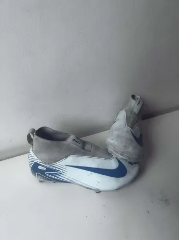Nike crampons Air Zoom taille 32 enfant