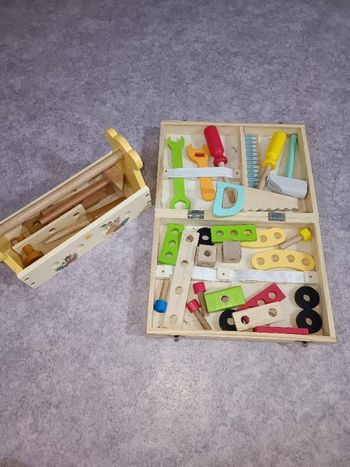 Outils jouets en bois