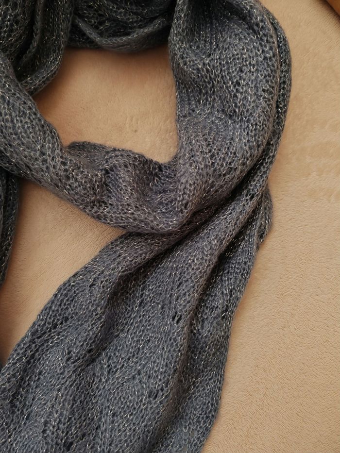 Longue écharpe brillante - photo numéro 2