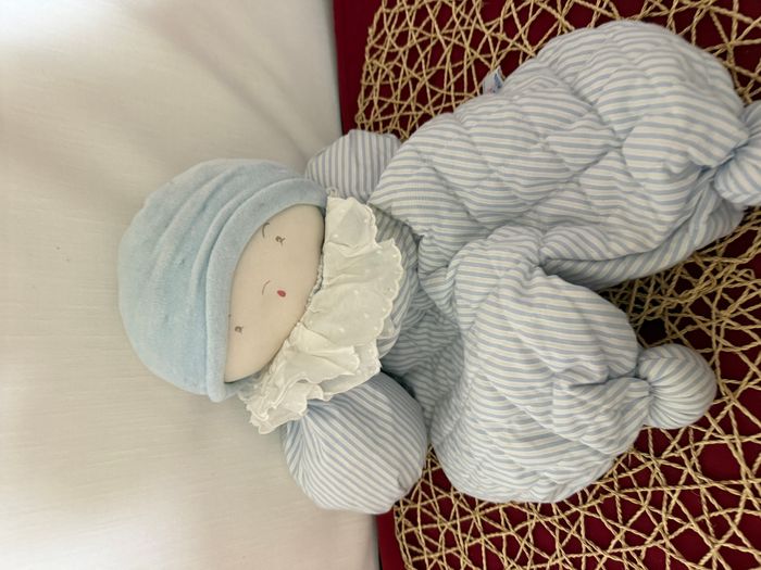POUPEE LUTIN MOULIN ROTY DOUDOU BLEU RAYE COL BLANC range pyjama