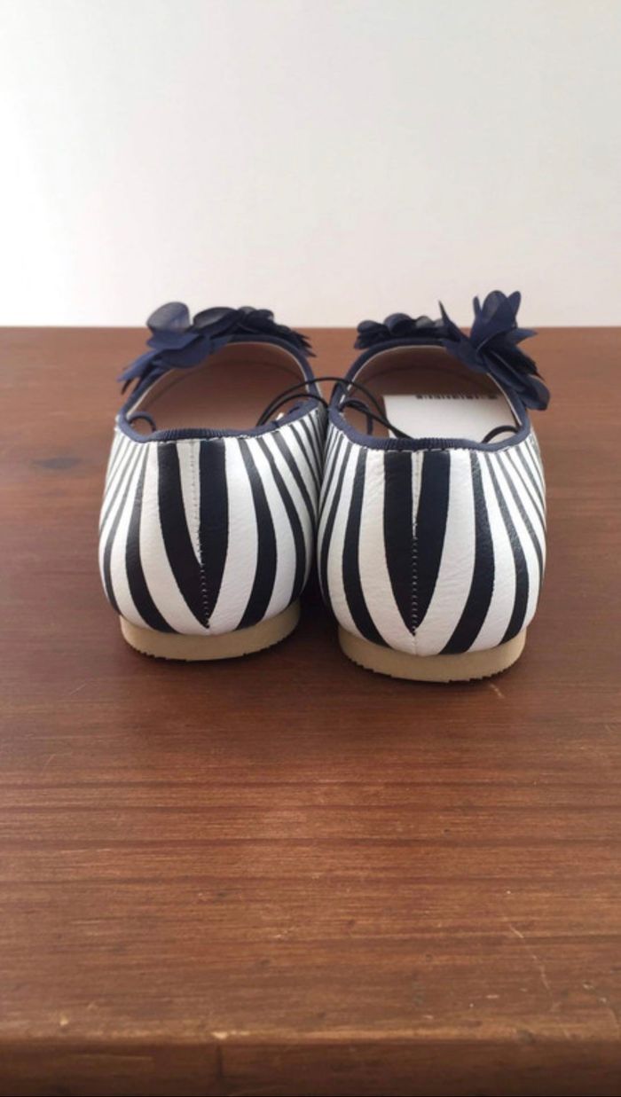 Ballerines rayées avec fleurs H&M - photo numéro 5