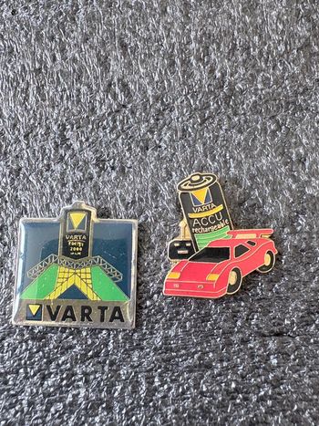 Lot 2 pin’s piles Varta