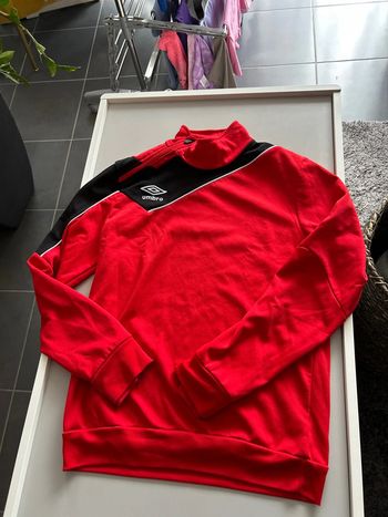 Pull umbro taille L