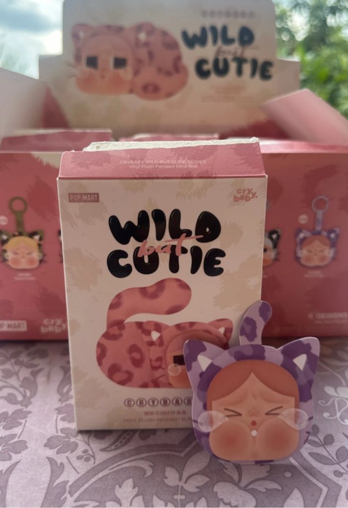 Pop Mart cry baby wild but cutie neon cutie neuf authentique