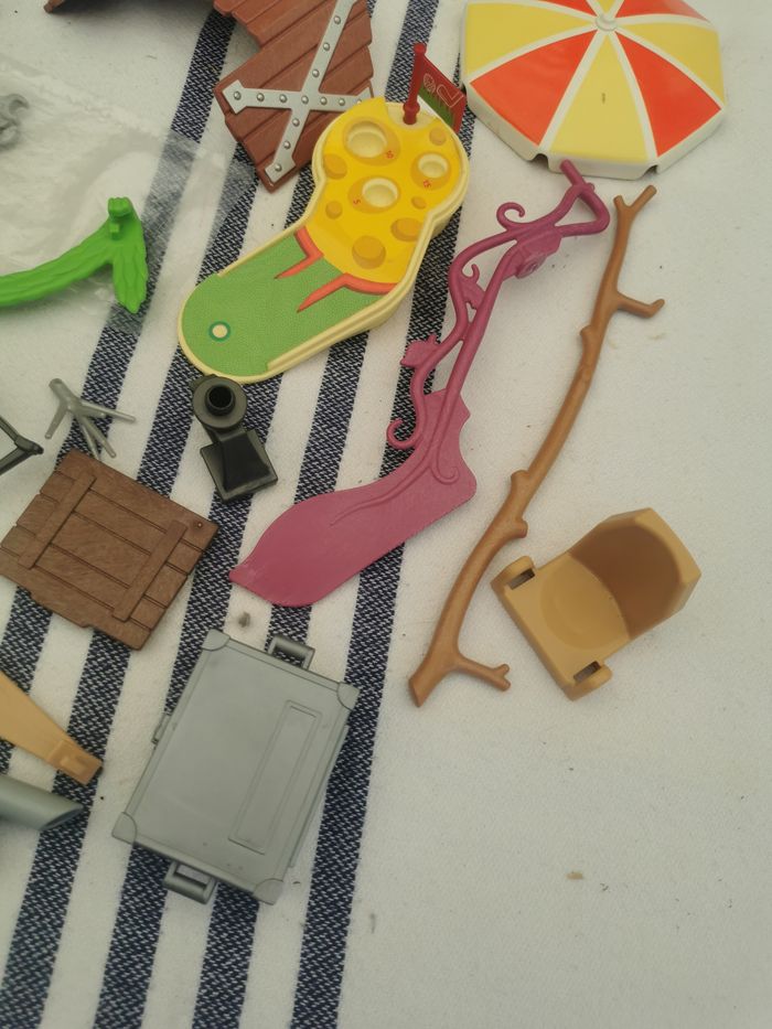 Lot d'accessoires et pièces détachées différentes Playmobil - photo numéro 5