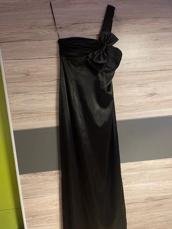 Robe noir satin