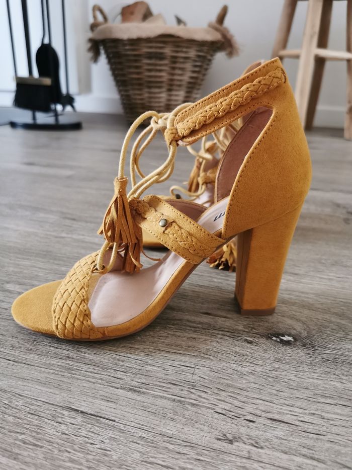 Sandales à talons Jaune Moutarde - photo numéro 4
