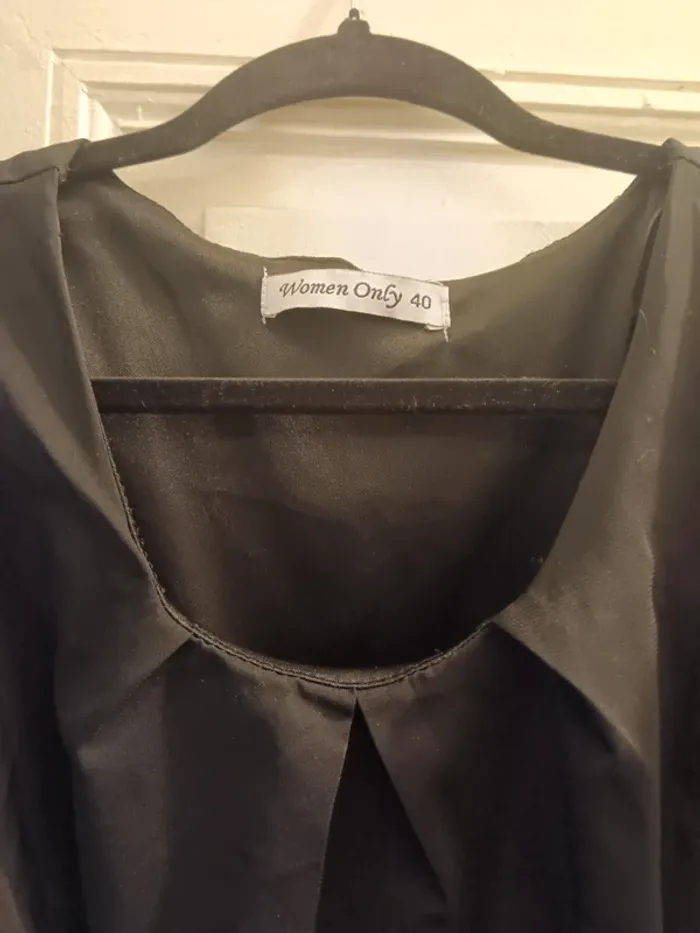 Robe courte noire - photo numéro 3