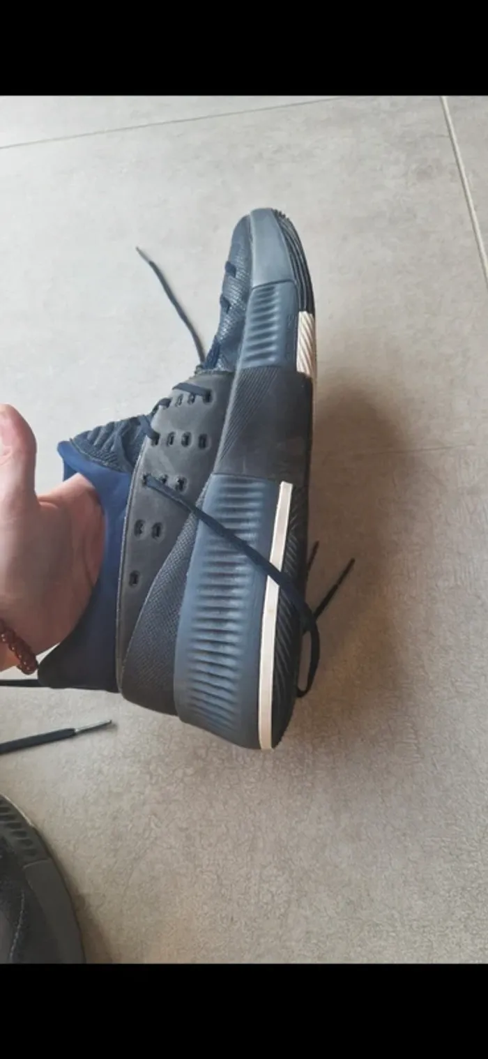 Basket adidas dame 3 marine  taille 52 2/3 tres  bon etat - photo numéro 3