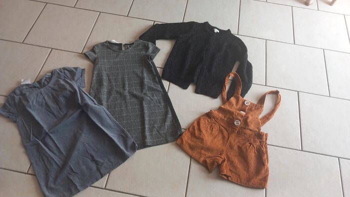 Lot hiver fille salopette robe et gilet 8 ans tbe