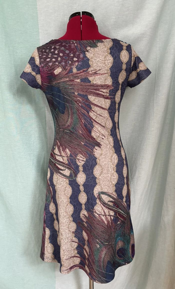 Robe Smash imprimé plumes de paon avec décolleté en crochet - photo numéro 2