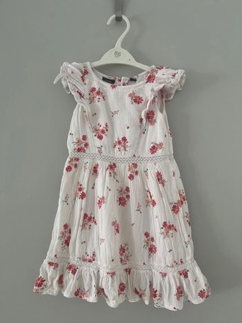 Robe fleurie évasée assez longue taille 3 ans