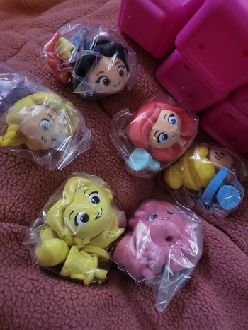 Lot figurines gomme disney 