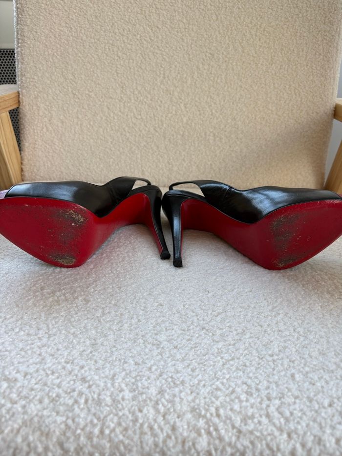 Escarpins bouts ouverts Louboutin - Taille 36,5 - photo numéro 3