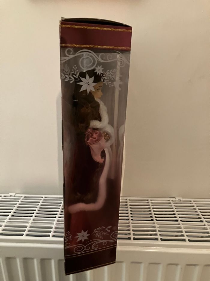 Poupée belle édition spéciale 2024 holiday - photo numéro 6