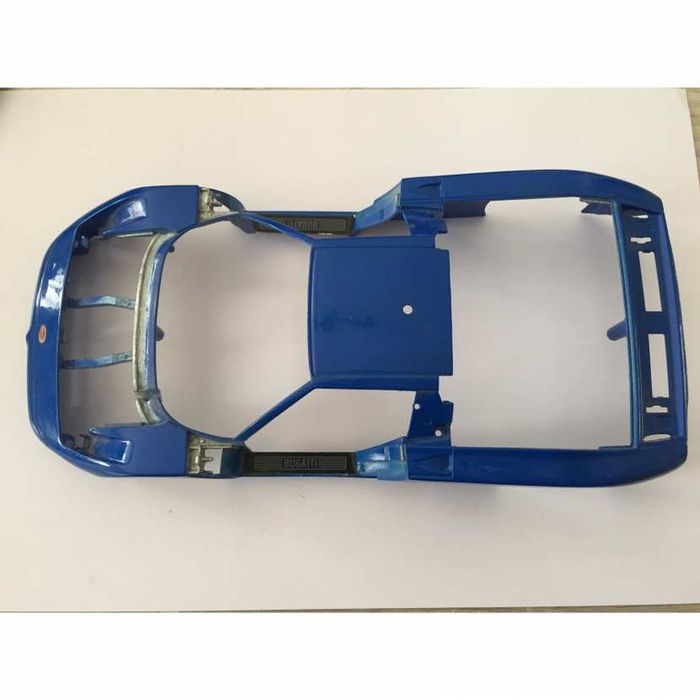 Carcasse 2 coque burago pièce détachée miniature bugatti EB110 1991 1/18 1/18e