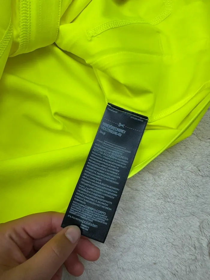 Veste De Running Under Armour Sans Manches Noir et Jaune Fluo Coupe Ajusté Neuve Taille M - photo numéro 10