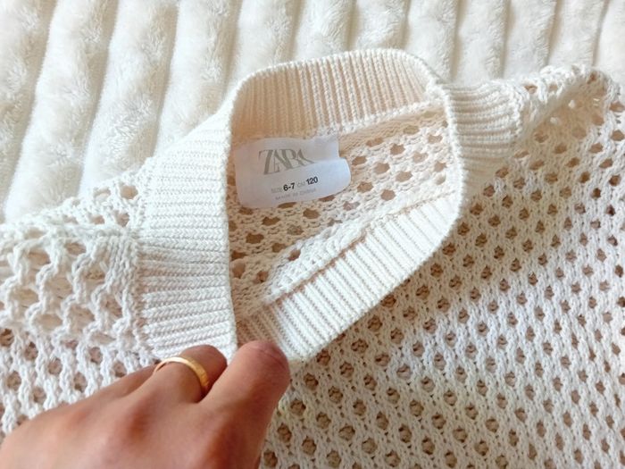 Pull ajouré fille 6/7ans Zara et 🌼🤍 - photo numéro 3