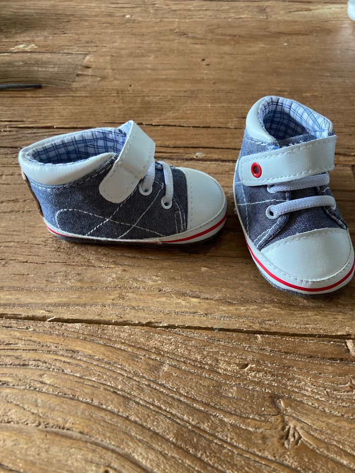 Chaussures basket grises bébé