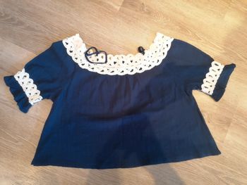 Croque top bleu avec dentelle
