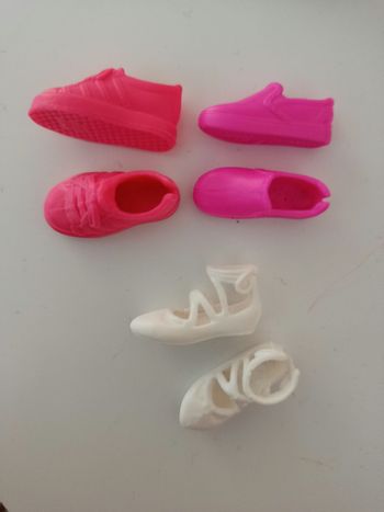 Lot paires de chaussures Barbie
