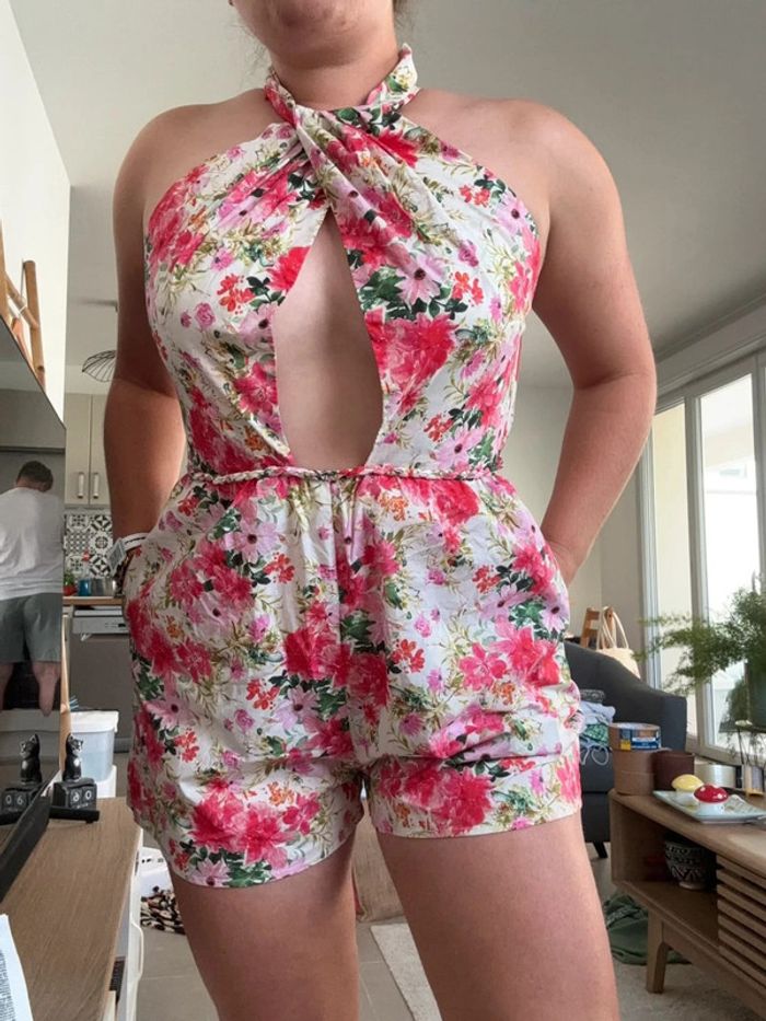 Jolie Combi short à fleurs rose et blanche Kilky taille S/M neuve avec étiquette