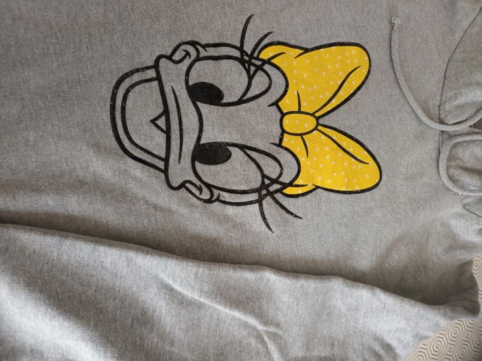 Sweat-shirt  Disney minnie à capuche taille M . Bon état - photo numéro 3