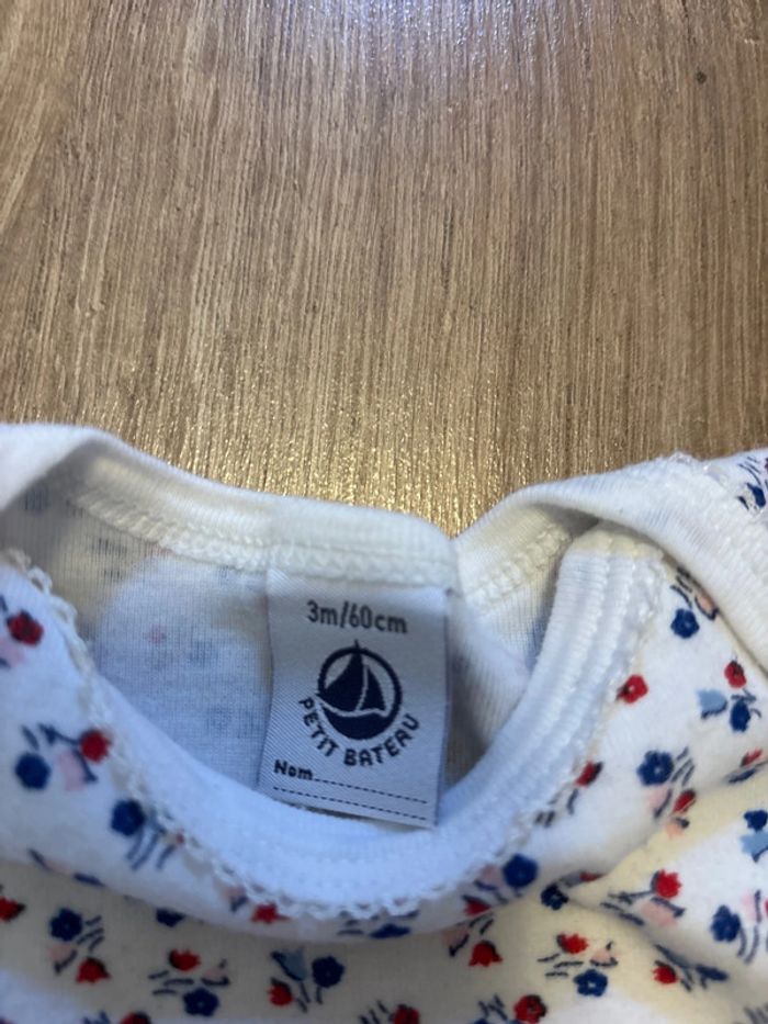 Lot 4 bodies manches courtes 3 mois Petit Bateau - photo numéro 12