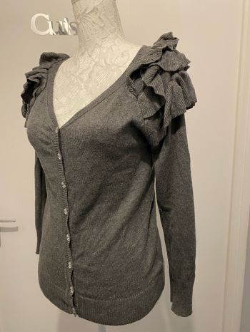 Gilet avec épaule froufrou T36