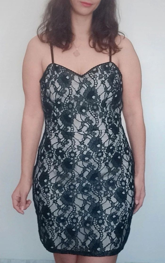 Robe de soirée dentelle taille 42 - photo numéro 8