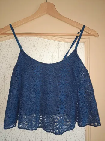 Top femme bleu double dentelle ajourée tbe S/M
