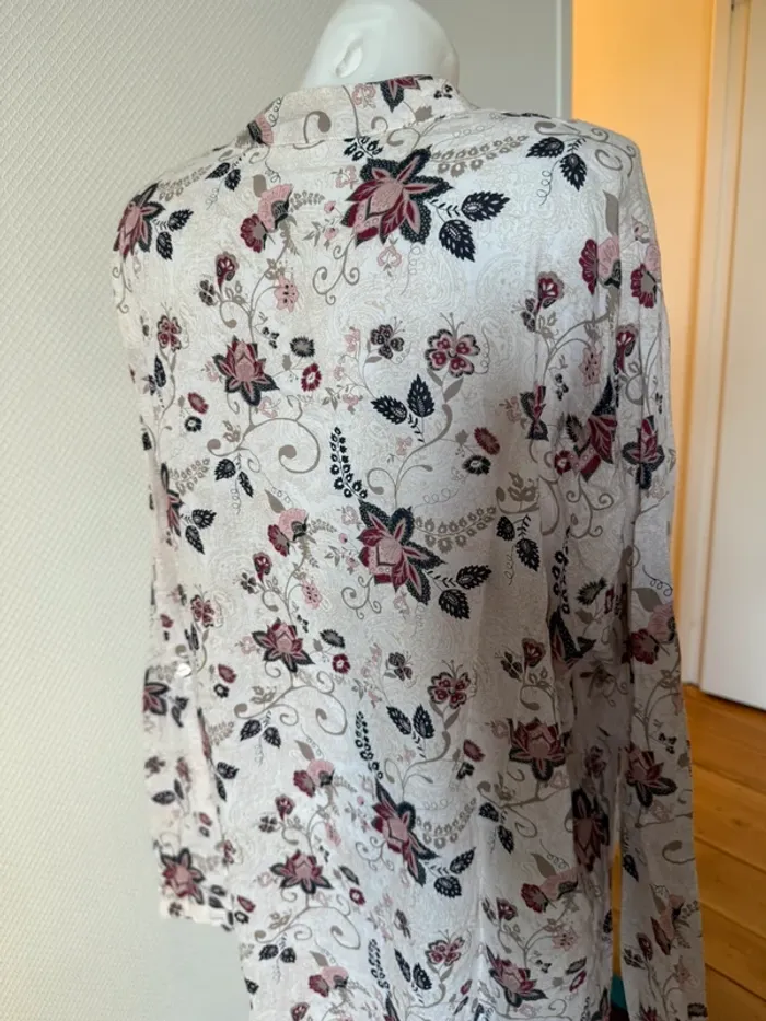 Blouse à fleur grande taille en très bon état taille 48 vetissimo - photo numéro 4