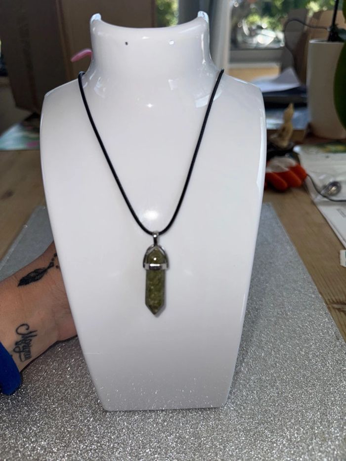 Très beau collier avec pendentif, pierre naturelle, Unakite