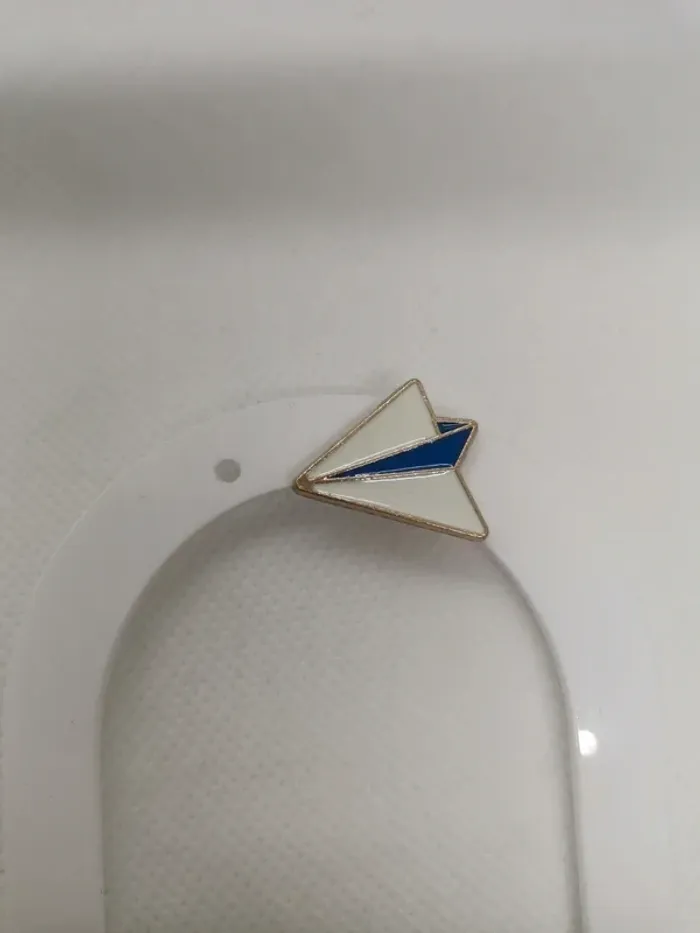 Pin's avion en papier - message - photo numéro 2