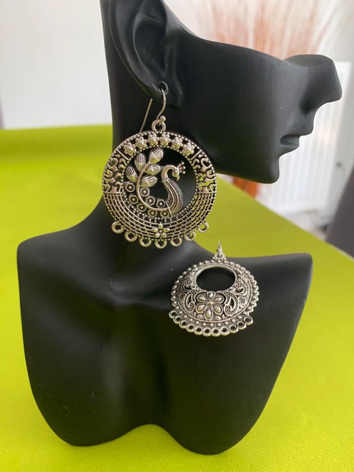 Grandes boucles d’oreilles pendantes bohémiennes dépareillées argentées - photo numéro 3
