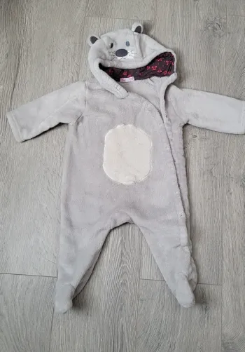 Sur pyjama taille 6 mois