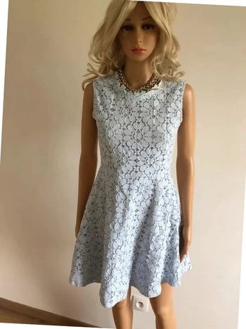 Robe bleue claire en dentelle sans manches Molly Bracken taille 36 TBE