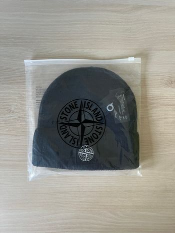 Bonnet Stone Islande