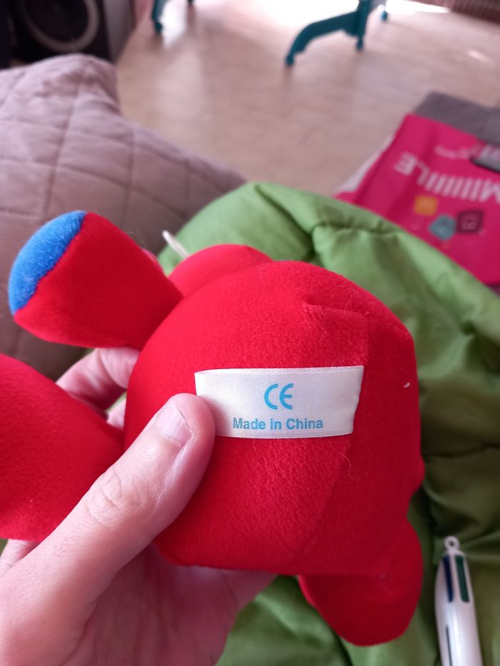 Vache rouge en peluche - photo numéro 5