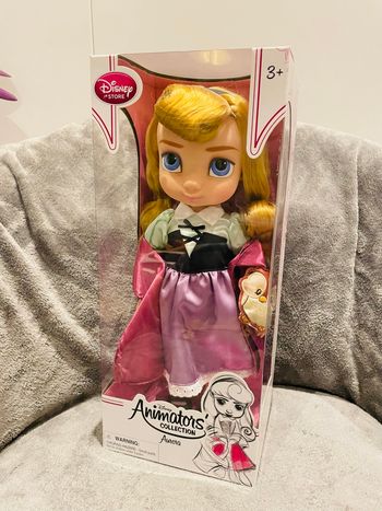 Véritable poupée animator Disney aurore la Belle au bois dormant